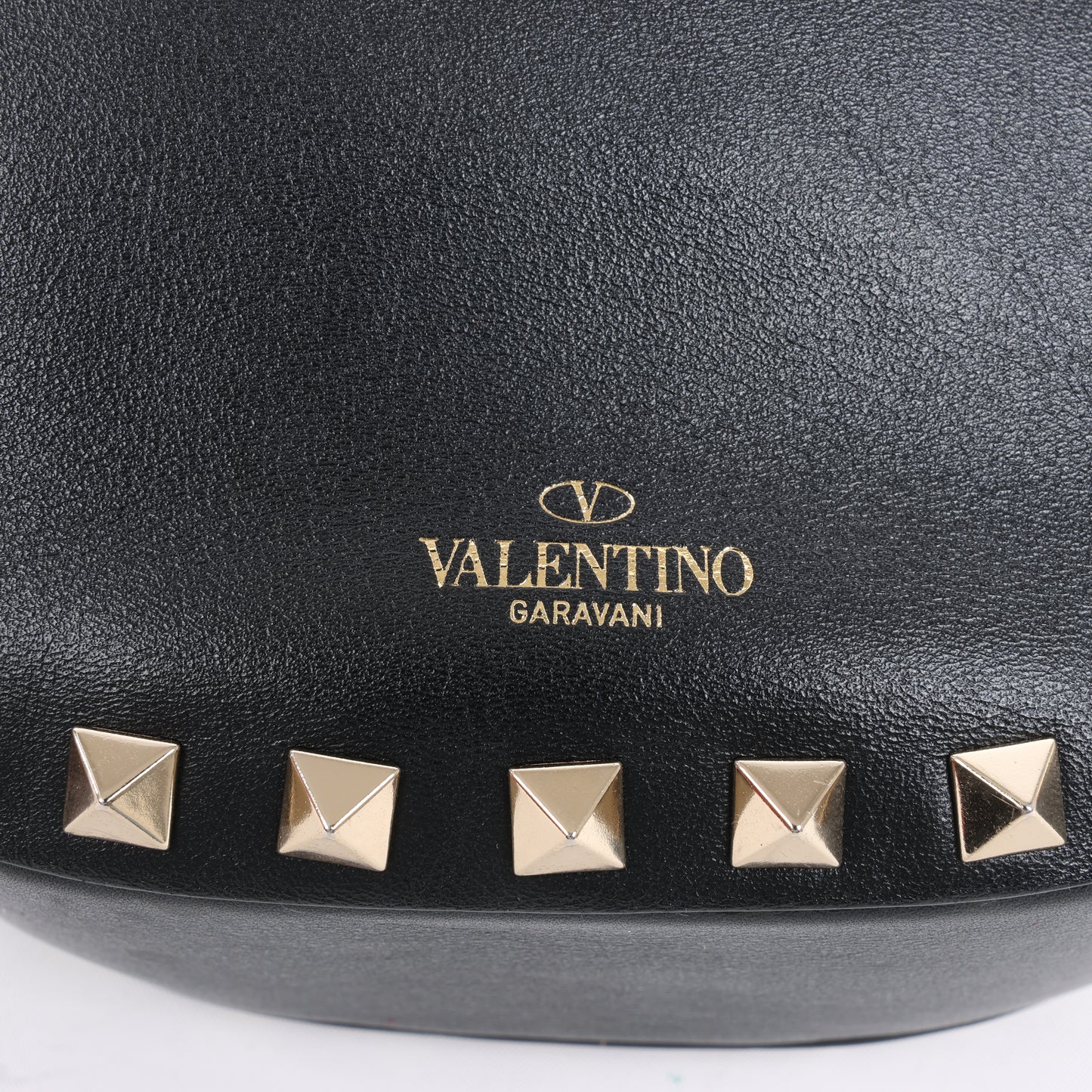 Valentino Garavani – Rockstuds – Schwarze Schultertasche aus Leder mit Kettenriemen