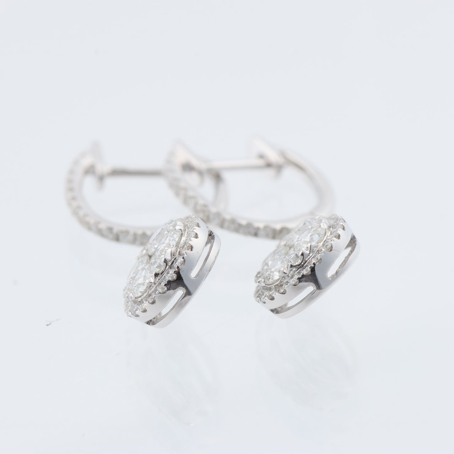 Nicht signierte / unsignierte Diamantohrringe K18WG 3,2 g D1,7