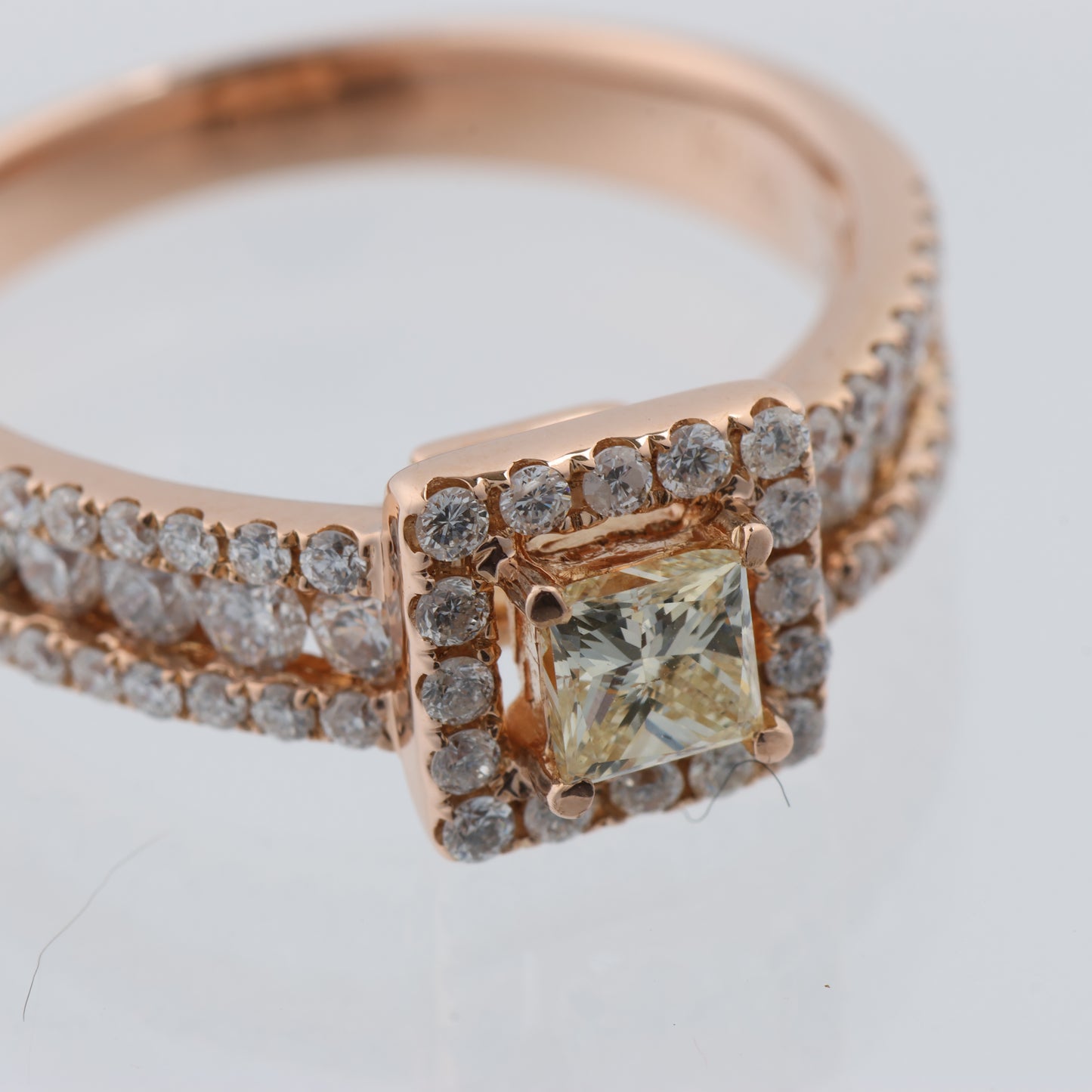 Nicht signierter / unsignierter 18 Karat Roségoldring mit Diamanten, Größe 52 EU