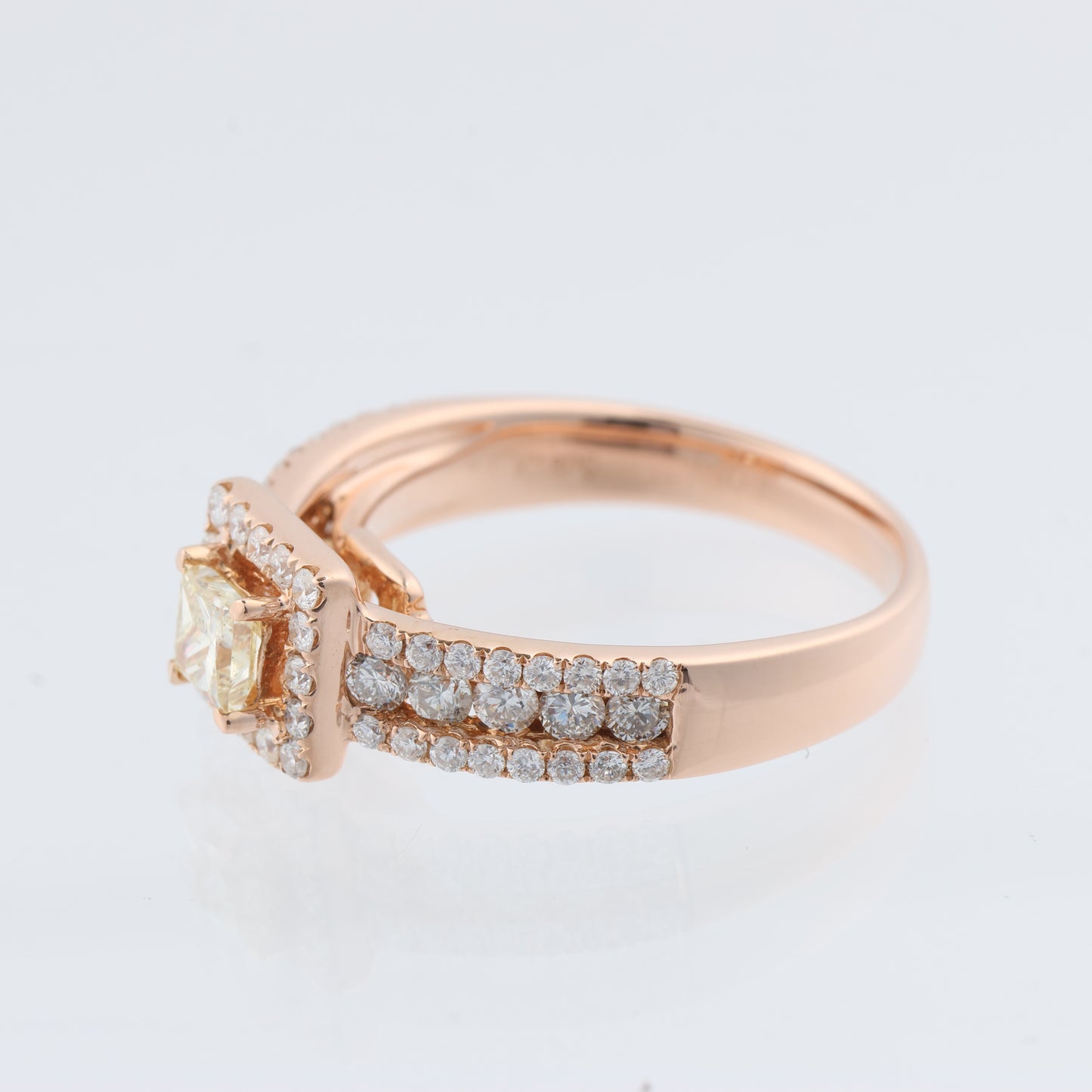 Nicht signierter / unsignierter 18 Karat Roségoldring mit Diamanten, Größe 52 EU