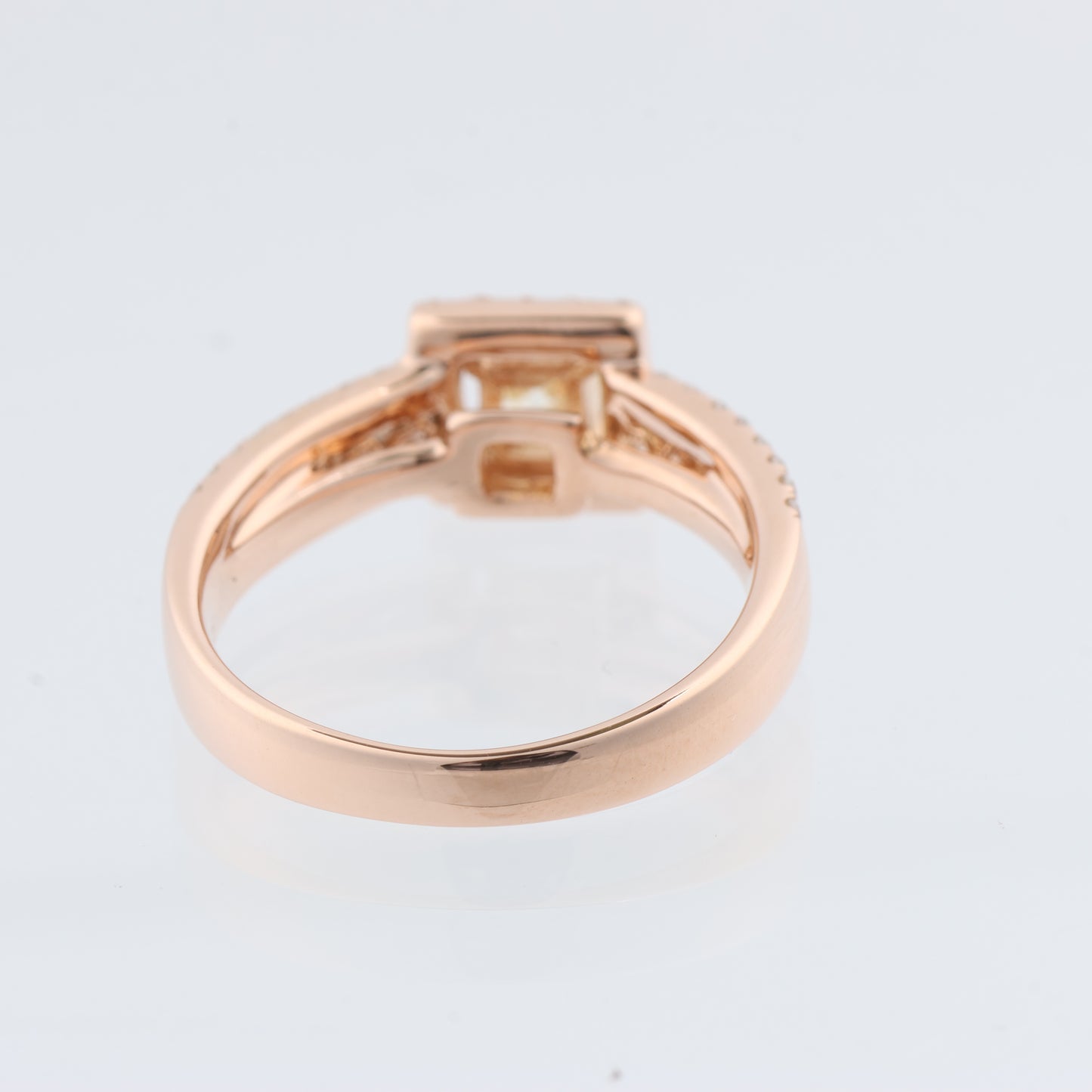 Nicht signierter / unsignierter 18 Karat Roségoldring mit Diamanten, Größe 52 EU