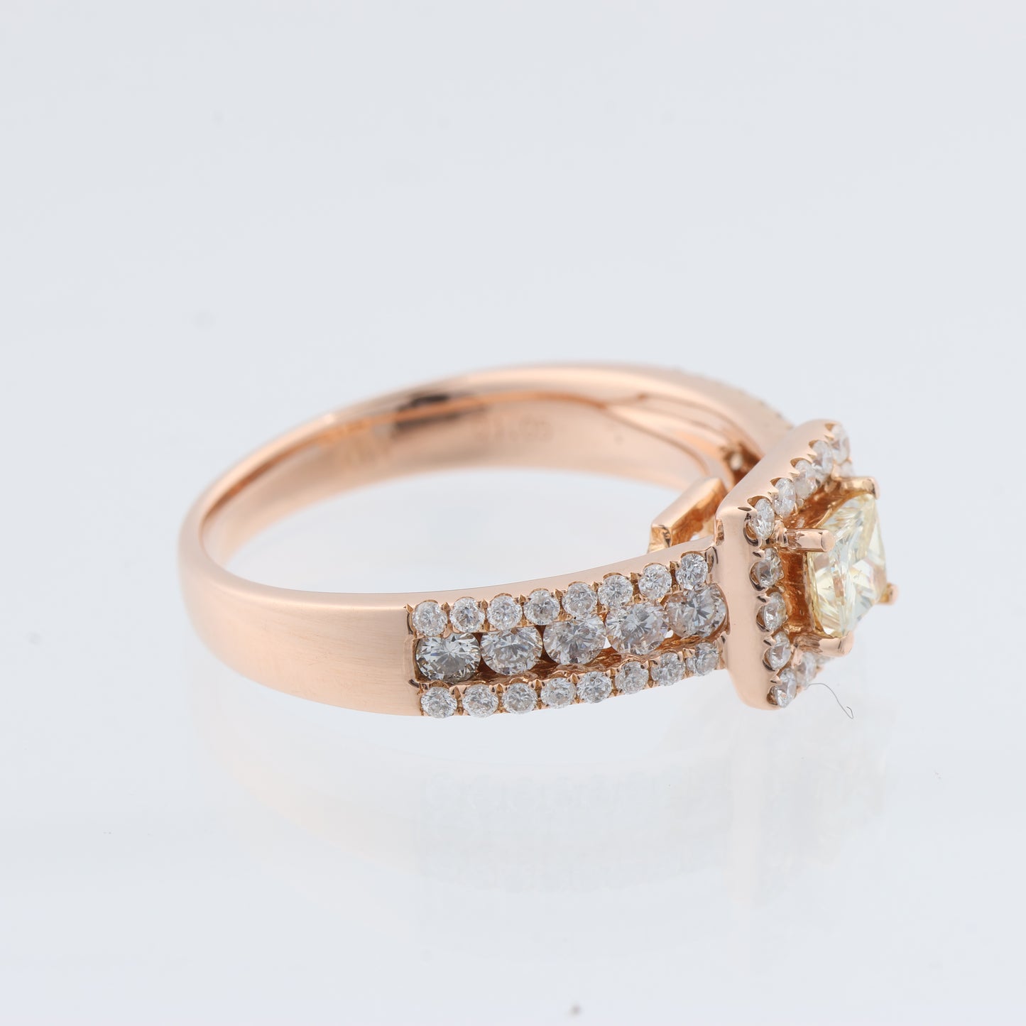 Nicht signierter / unsignierter 18 Karat Roségoldring mit Diamanten, Größe 52 EU
