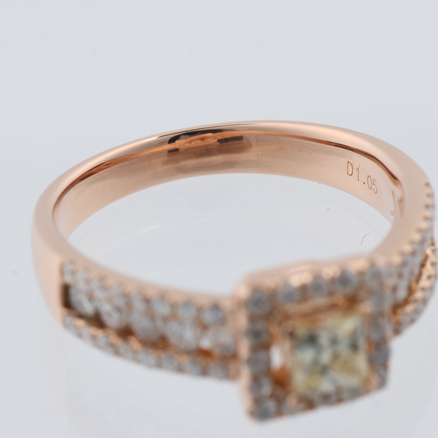 Nicht signierter / unsignierter 18 Karat Roségoldring mit Diamanten, Größe 52 EU