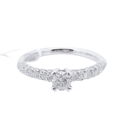 Nicht signierter / unsignierter 14-karätiger Weißgoldring mit 45 natürlichen Diamanten