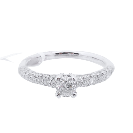 Nicht signierter / unsignierter 14-karätiger Weißgoldring mit 45 natürlichen Diamanten