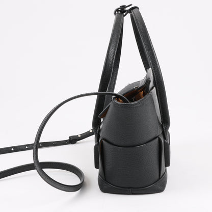 Bottega Veneta Arco Mini Leder Maxi Intrecciato 2Way Handtasche in Schwarz