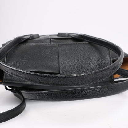 Bottega Veneta Arco Mini Leder Maxi Intrecciato 2Way Handtasche in Schwarz