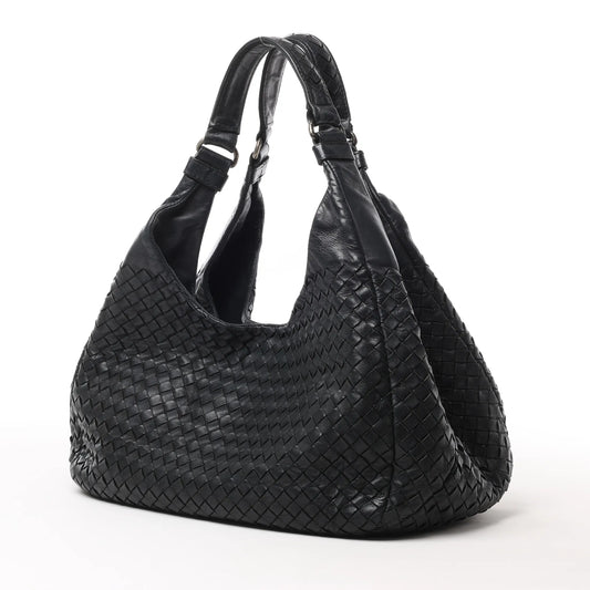 Bottega Veneta Intrecciato Campana Leder Umhängetasche in Schwarz 125787