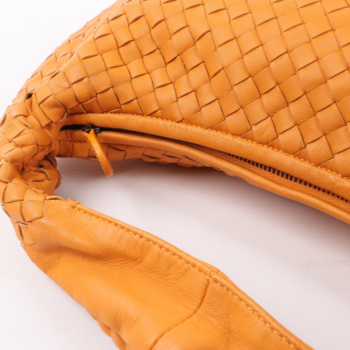 Bottega Veneta Intrecciato Hobo Leder Umhängetasche in Orange