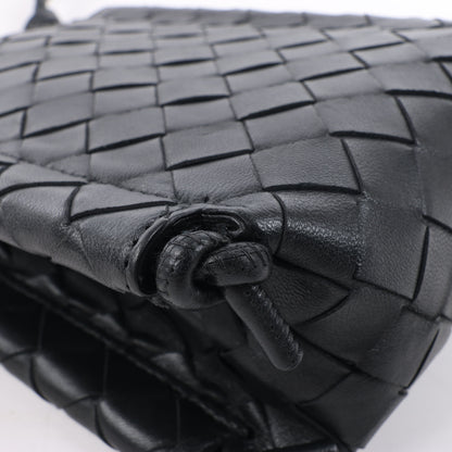 Bottega Veneta Intrecciato Leder Umhängetasche in Schwarz