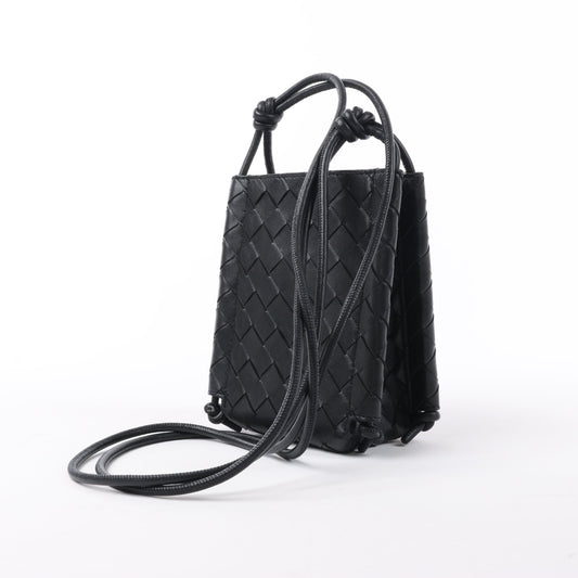 Bottega Veneta Intrecciato Leder Umhängetasche in Schwarz