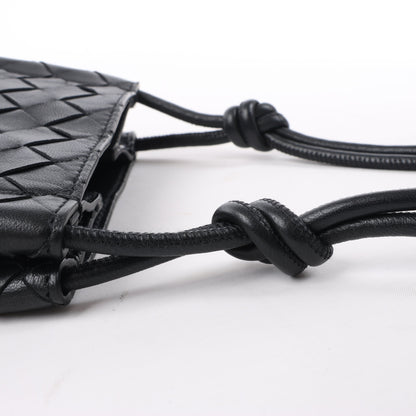 Bottega Veneta Intrecciato Leder Umhängetasche in Schwarz