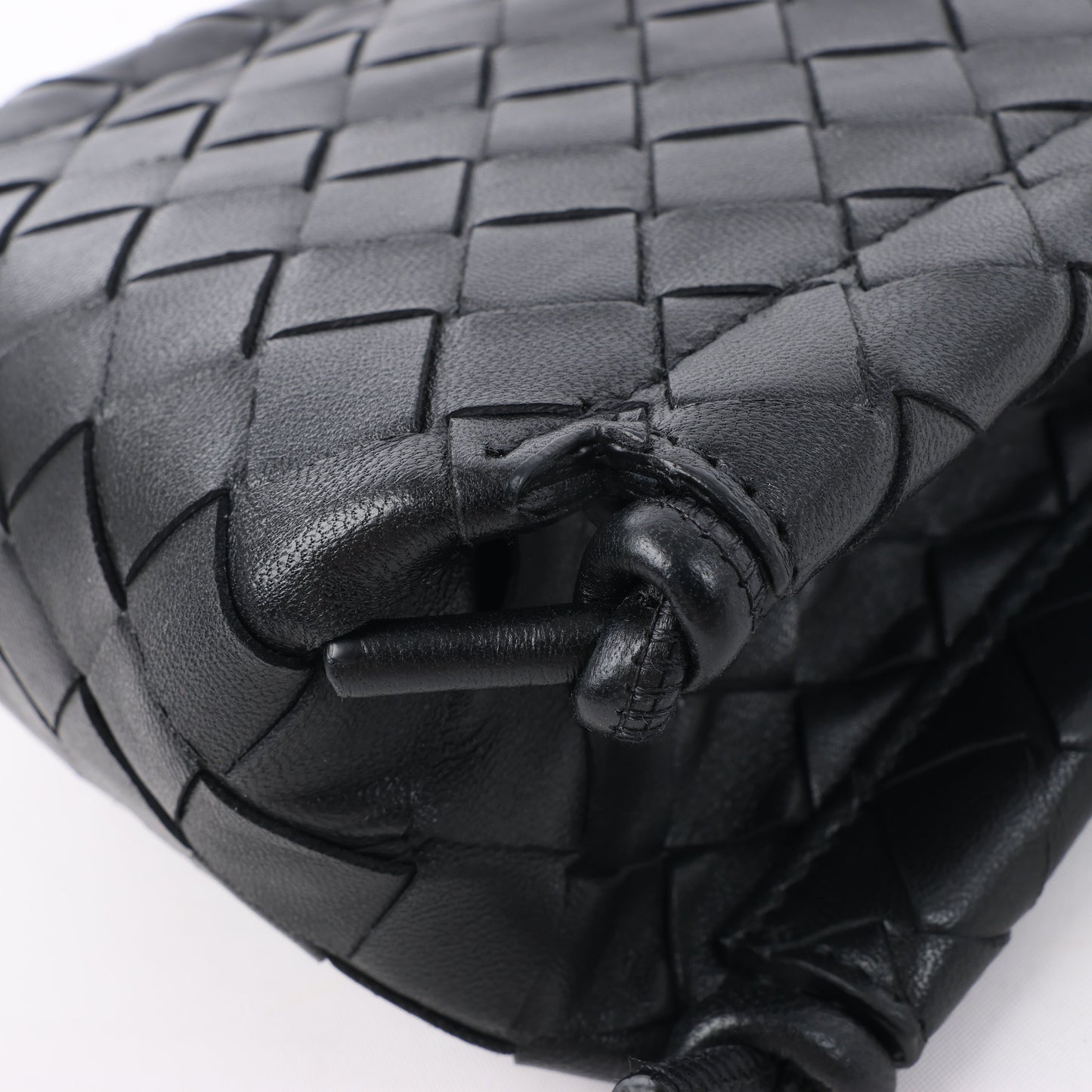 Bottega Veneta Intrecciato Leder Umhängetasche in Schwarz