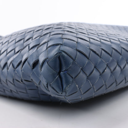 Bottega Veneta Nappa Intrecciato VN Umhängetasche in Blau 161623