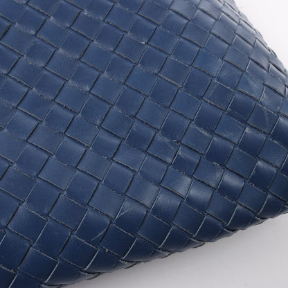Bottega Veneta Nappa Intrecciato VN Umhängetasche in Blau 161623