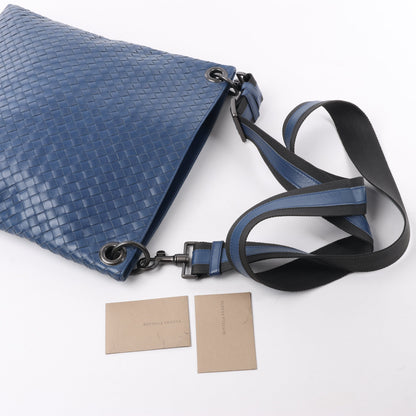 Bottega Veneta Nappa Intrecciato VN Umhängetasche in Blau 161623