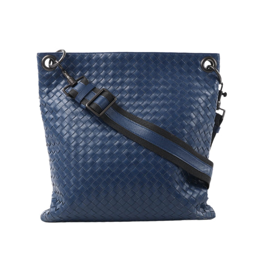 Bottega Veneta Nappa Intrecciato VN Umhängetasche in Blau 161623