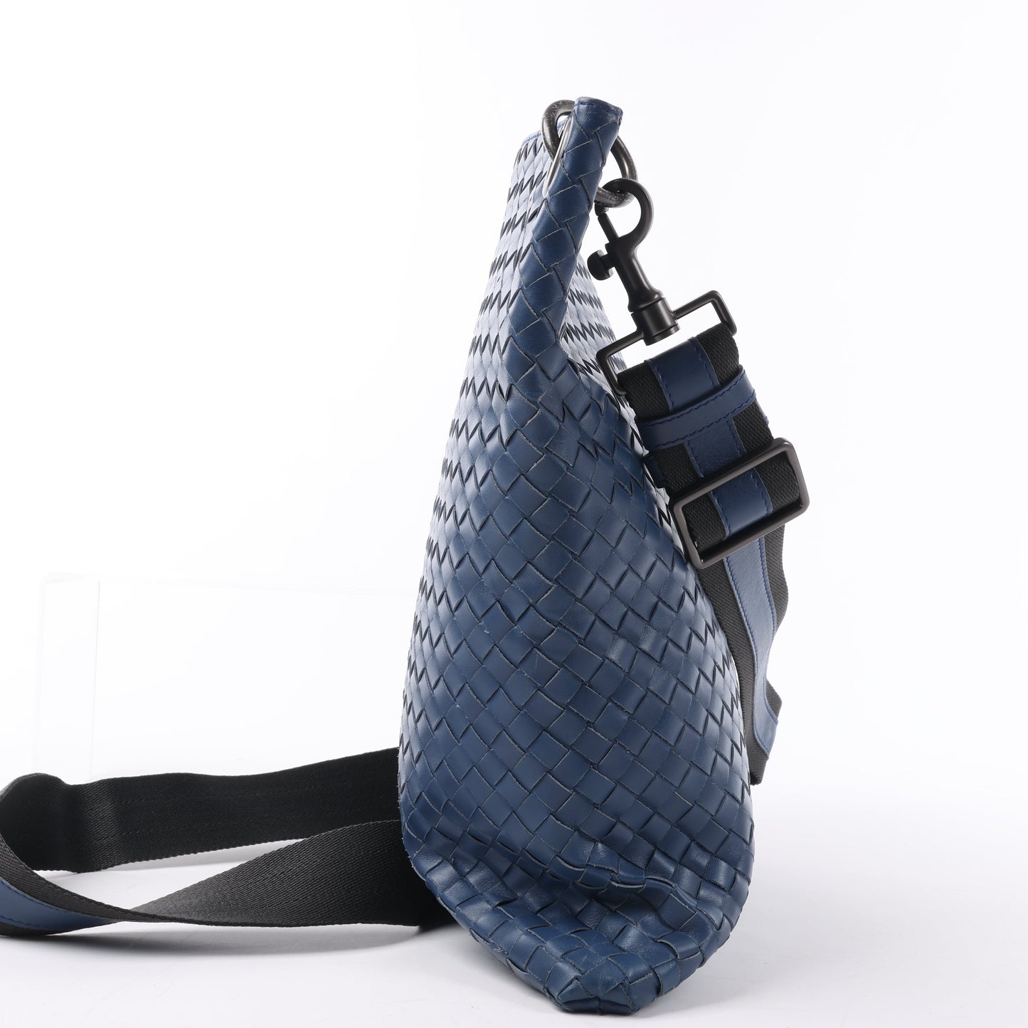 Bottega Veneta Nappa Intrecciato VN Umhängetasche in Blau 161623