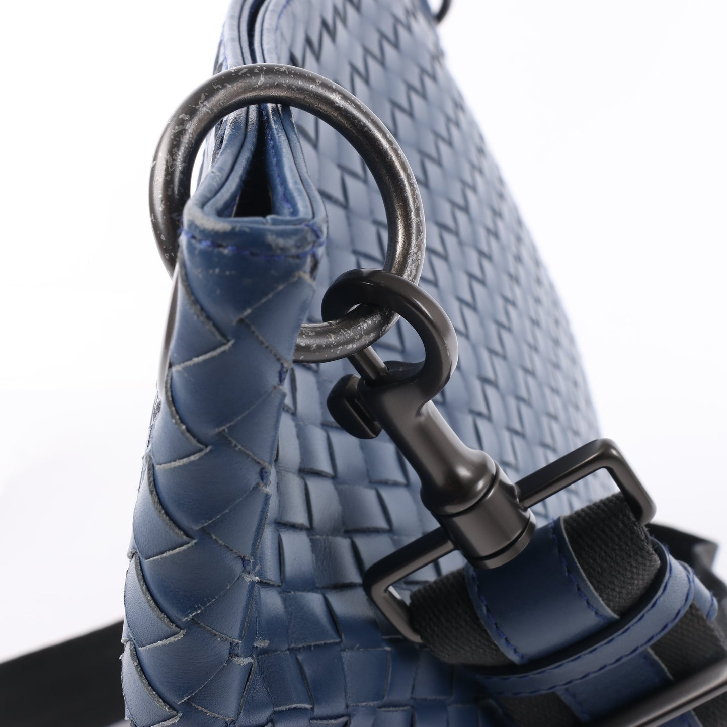 Bottega Veneta Nappa Intrecciato VN Umhängetasche in Blau 161623