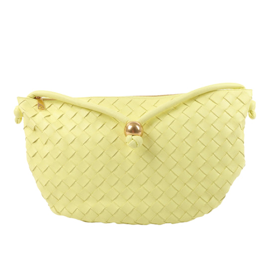 Bottega Veneta Intrecciato Medium Turns Pouch Schultertasche aus Leder in Gelb