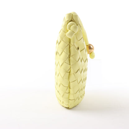 Bottega Veneta Intrecciato Medium Turns Pouch Schultertasche aus Leder in Gelb