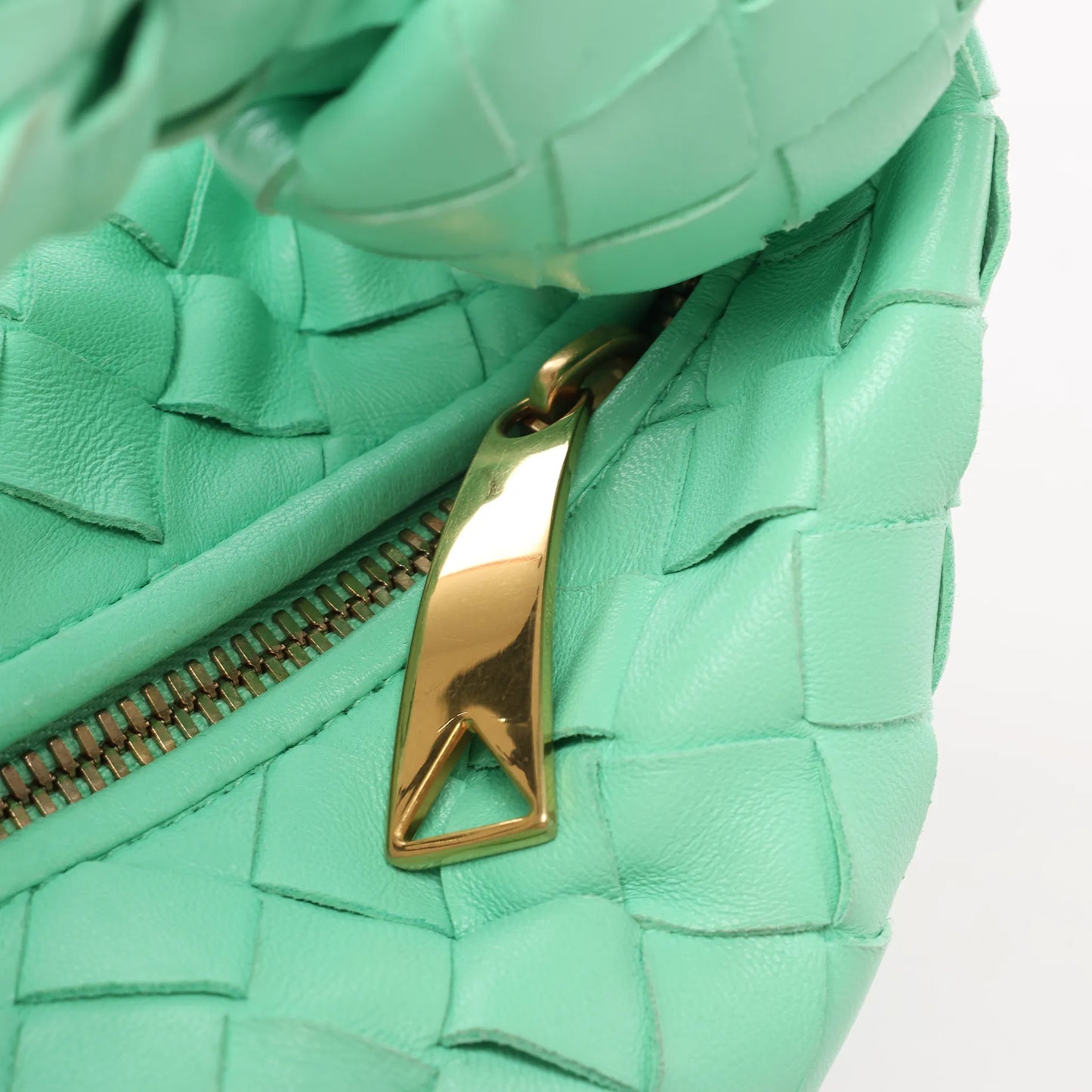 Bottega Veneta Intrecciato Mini Jodie Lederhandtasche in Grün