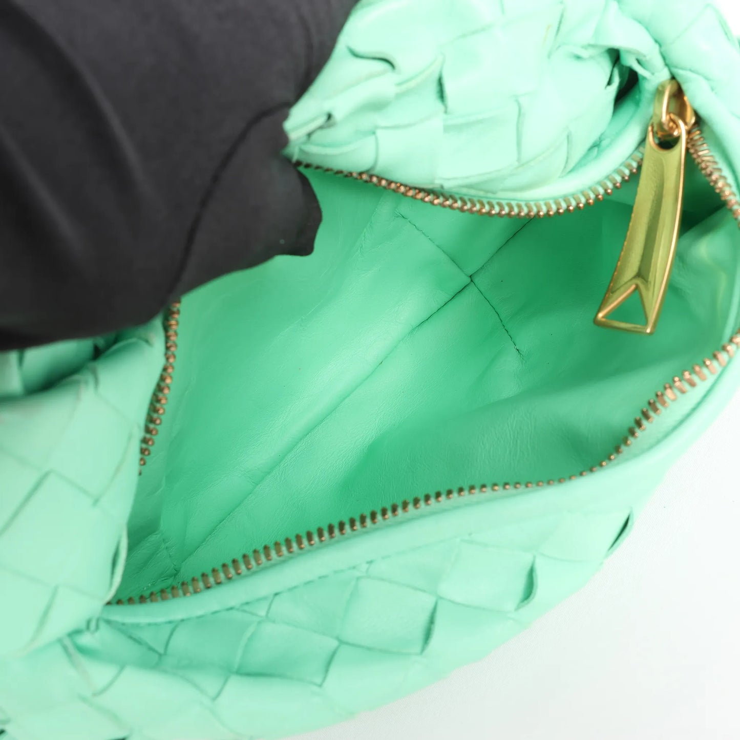 Bottega Veneta Intrecciato Mini Jodie Lederhandtasche in Grün