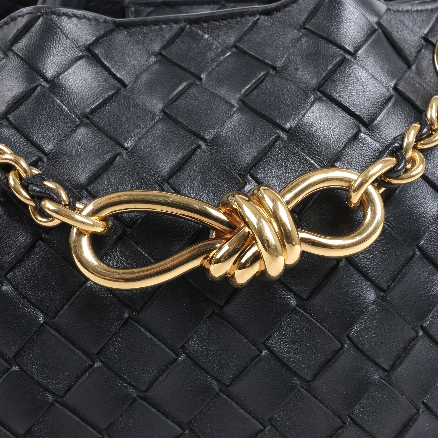 Bottega Veneta Intrecciato Kleine 2-Wege-Handtasche aus Andiamo-Leder in Schwarz
