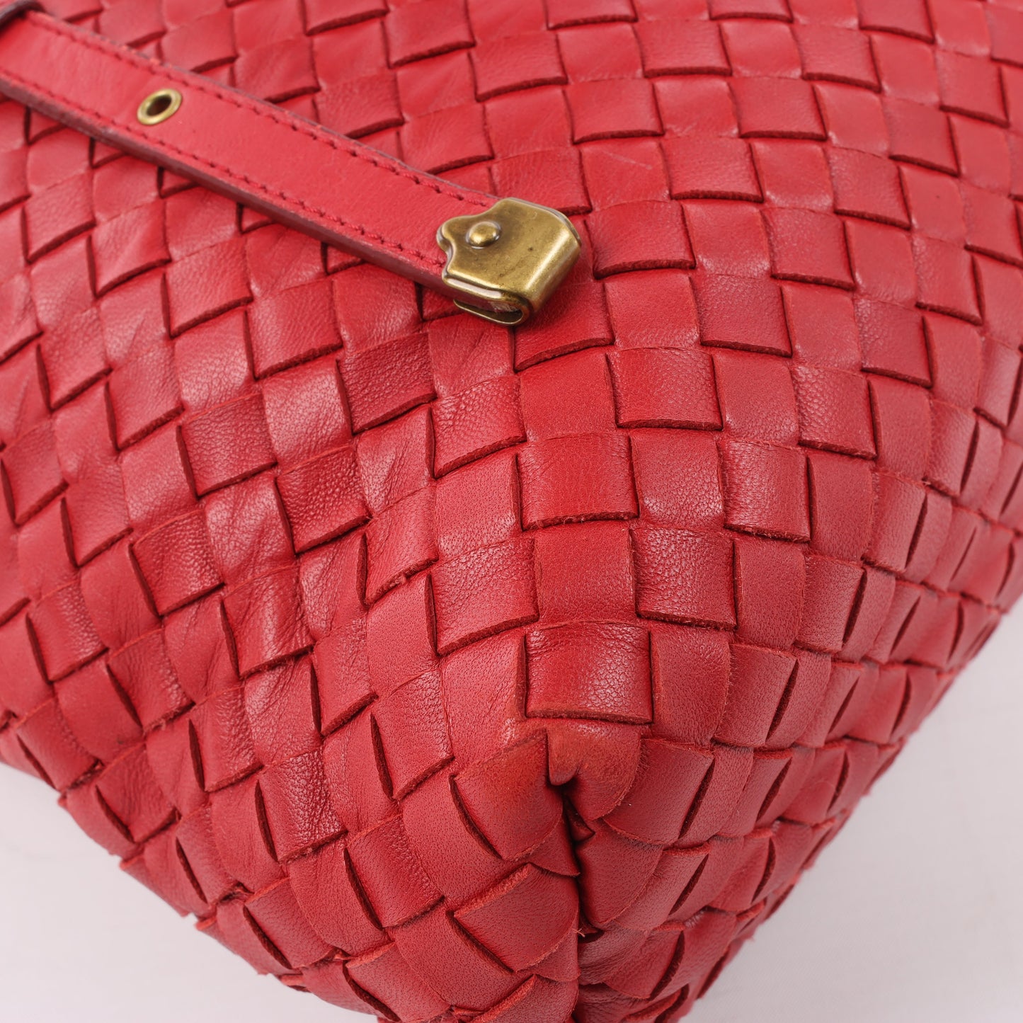 Bottega Veneta Intrecciato-Lederhandtasche in Rot