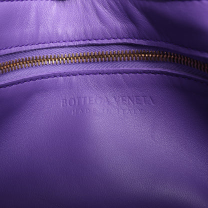 Bottega Veneta Maxi Intrecciato Kassetten-Umhängetasche aus Leder in Lila