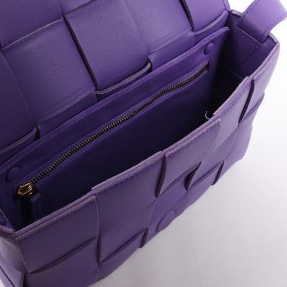 Bottega Veneta Maxi Intrecciato Kassetten-Umhängetasche aus Leder in Lila