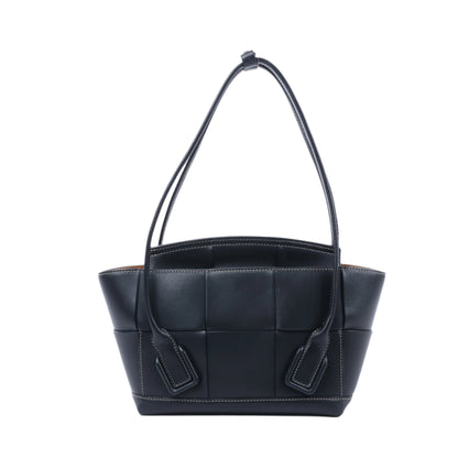 Bottega Veneta Arco Maxi Intrecciato Lederhandtasche in Schwarz