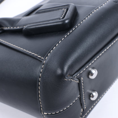 Bottega Veneta Arco Maxi Intrecciato Lederhandtasche in Schwarz