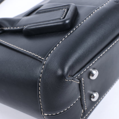 Bottega Veneta Arco Maxi Intrecciato Lederhandtasche in Schwarz