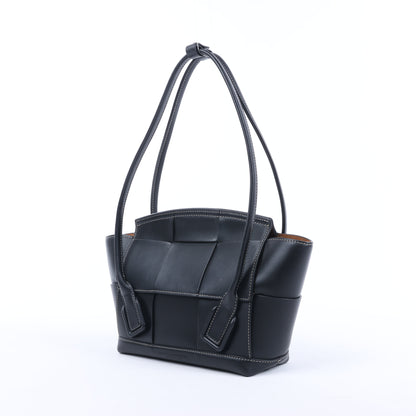 Bottega Veneta Arco Maxi Intrecciato Lederhandtasche in Schwarz