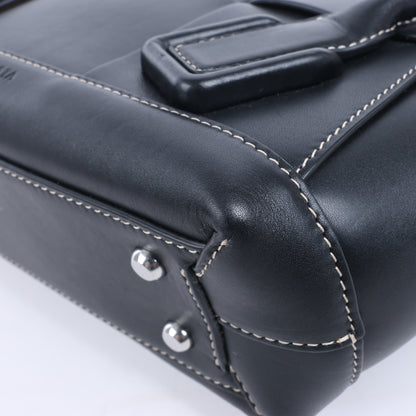 Bottega Veneta Arco Maxi Intrecciato Lederhandtasche in Schwarz