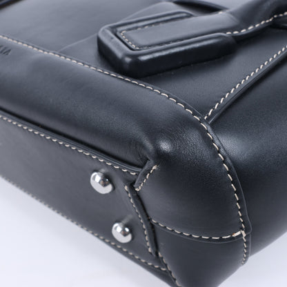 Bottega Veneta Arco Maxi Intrecciato Lederhandtasche in Schwarz