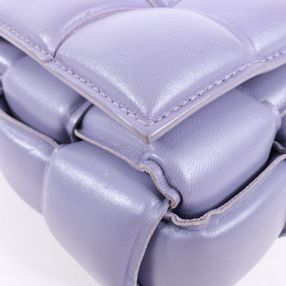 Bottega Veneta gepolsterte Kassetten-Maxi-Schultertasche aus Intrecciato-Leder in Lila