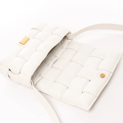 Bottega Veneta gepolsterte Kassetten-Maxi-Schultertasche aus Intrecciato-Leder in Ecru