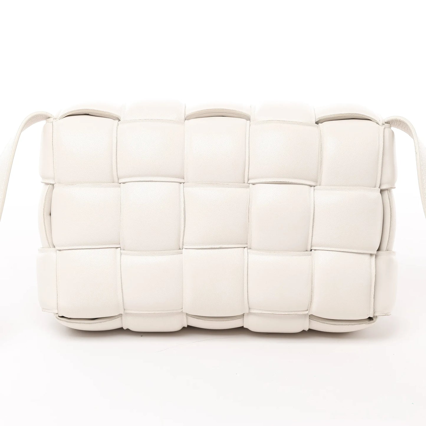 Bottega Veneta gepolsterte Kassetten-Maxi-Schultertasche aus Intrecciato-Leder in Ecru