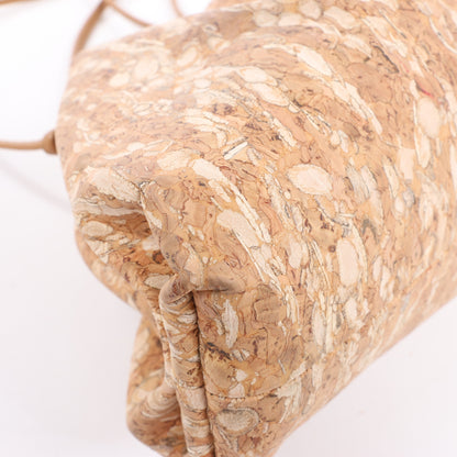 Bottega Veneta Mini The Pouch 20 Umhängetasche aus Kork in Beige