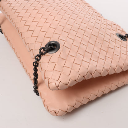 Bottega Veneta Intrecciato-Lederketten-Umhängetasche in Puderrosa