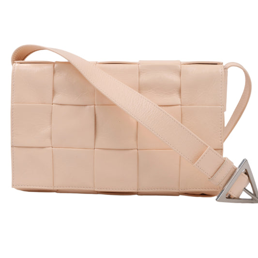 Bottega Veneta Maxi Intrecciato Kassetten-Umhängetasche aus Leder in Puderbeige
