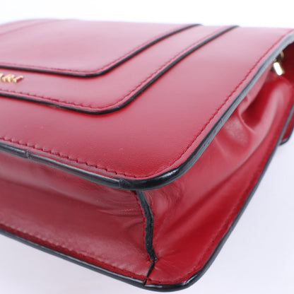 BVLGARI Serpenti Forever Schultertasche aus rotem Leder mit Kettenriemen