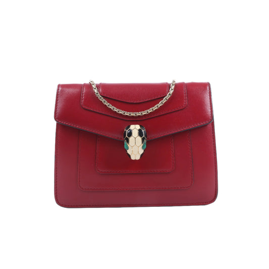 BVLGARI Serpenti Forever Schultertasche aus rotem Leder mit Kettenriemen