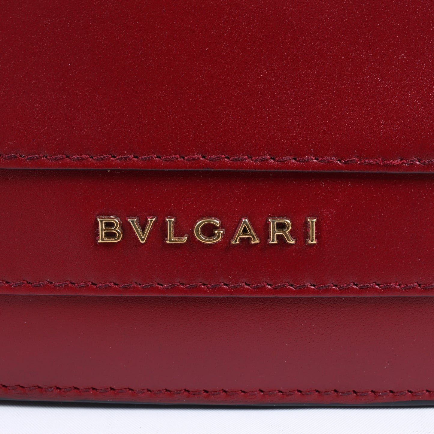 BVLGARI Serpenti Forever Schultertasche aus rotem Leder mit Kettenriemen