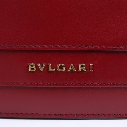 BVLGARI Serpenti Forever Schultertasche aus rotem Leder mit Kettenriemen