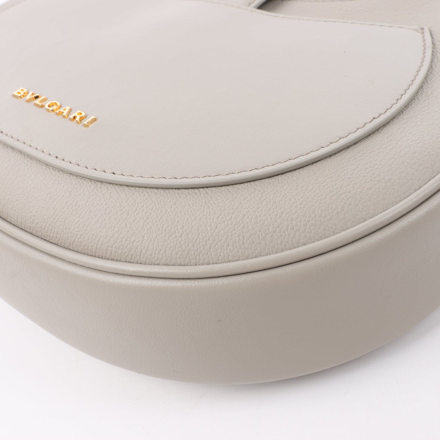 BVLGARI Serpenti-Schultertasche aus grauem Leder