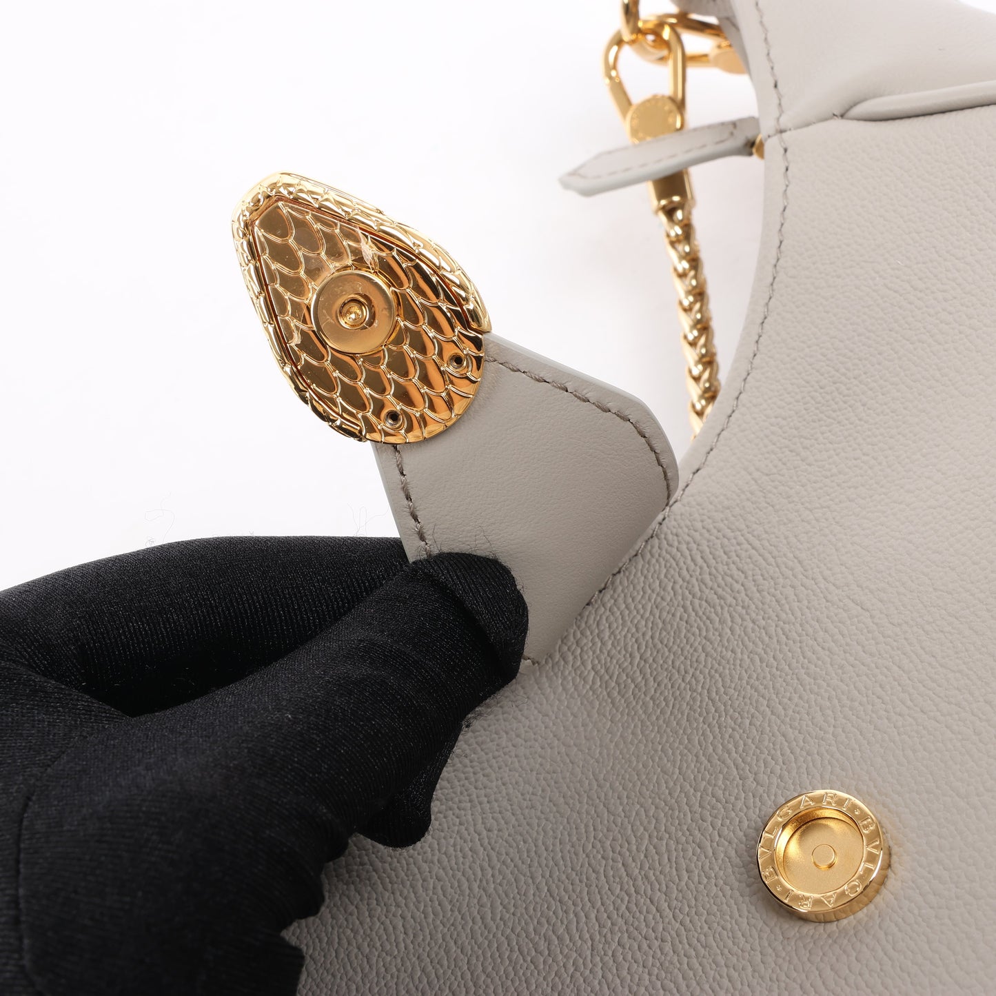 BVLGARI Serpenti-Schultertasche aus grauem Leder