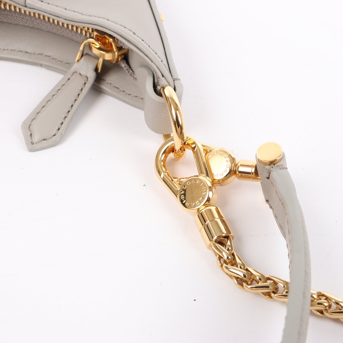 BVLGARI Serpenti-Schultertasche aus grauem Leder